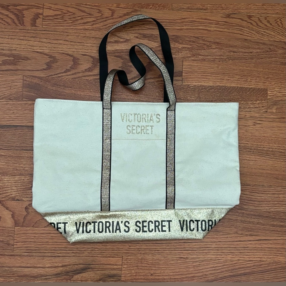 Victoria’s Secret Vintage White/Gold Tote w/ Zipper